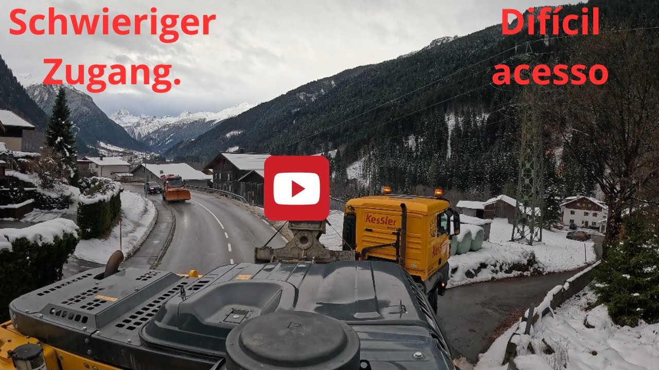 Transport eines Baggers zu einem schwer zugänglichen Ort(Escavadeira para um local de difícil acesso