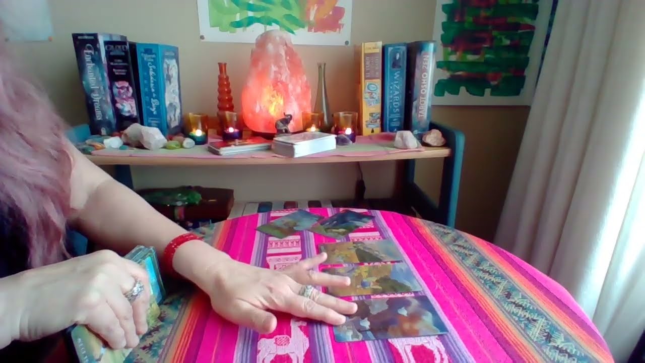 LEO!! 🔮 Alguien siente tu distancia, esta misma persona te alejó!! Sigue confiando en tu camino!!