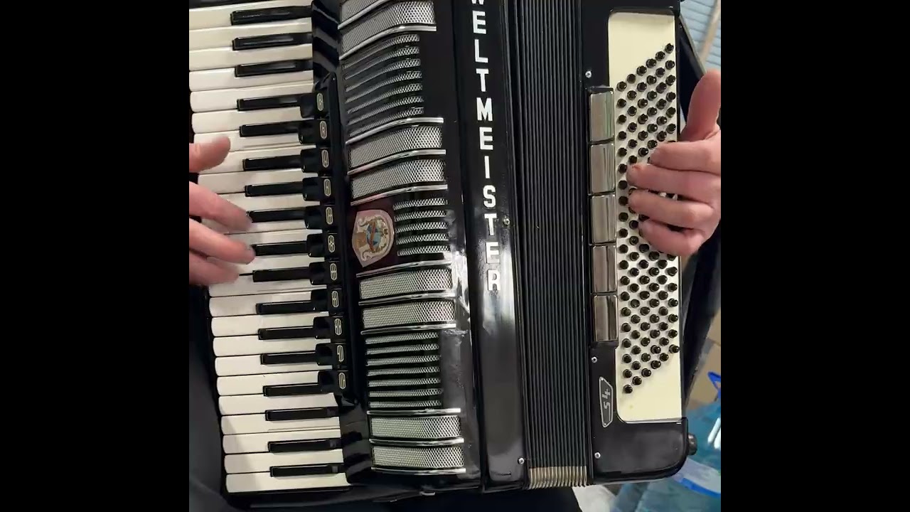 Weltmeister S4 Cassotto Accordion - LMMH Double Tone Chamber