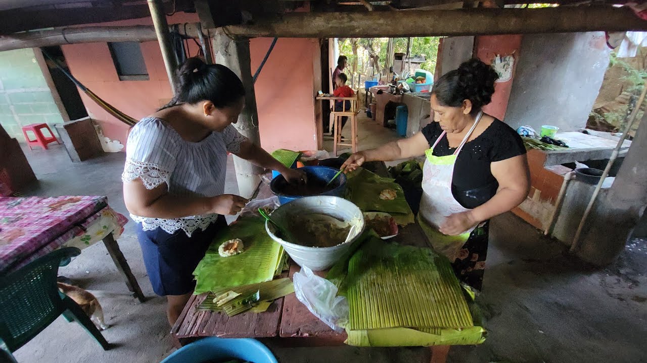 ASIENDO TAMALES PARA PERSONAS DE BAJOS RECURSOS ♥️❤️♥️🇸🇻