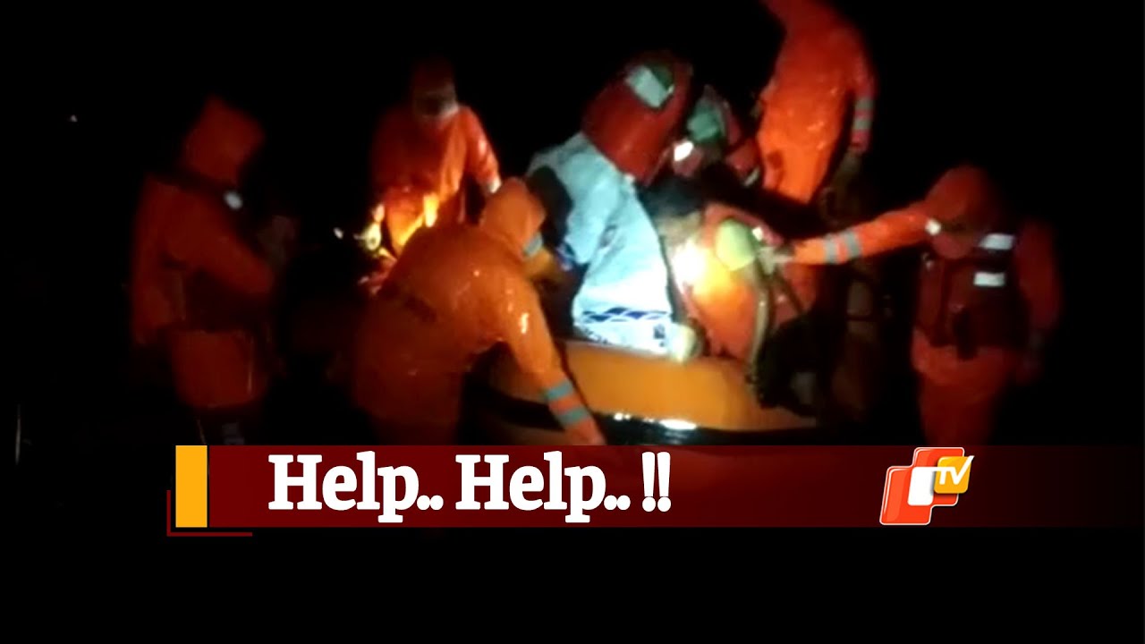 #CycloneYaas: Odisha BDO, NDRF Team Rescue 10 Fishermen From Capsized Boat, Garner Appreciation