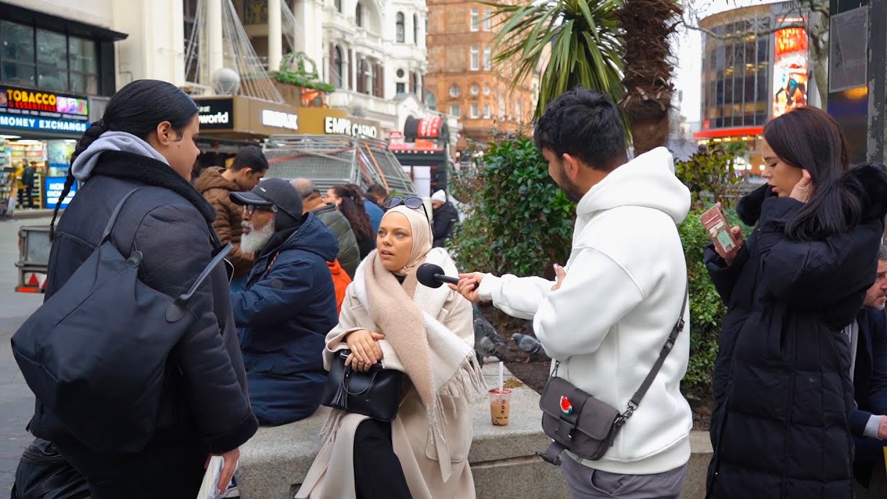 شاهد فتاة بريطانية 🇬🇧 اسلمت وتقول اجمل كلام في وصف العلاقة مع الله والصلاة!