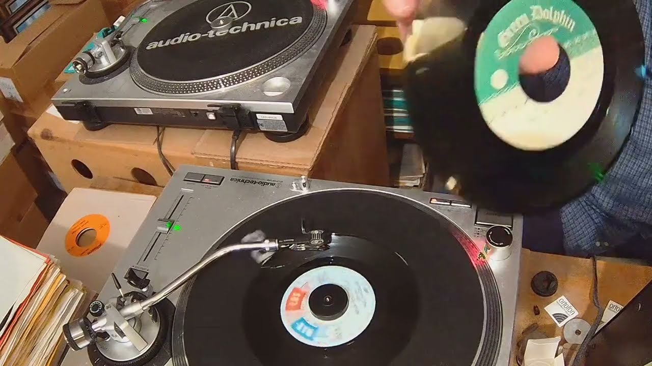 JohnnyG's Vinyltreasure Show  "LIVE"  1-18-2023  ALL 60's SOUL 45's!!!
