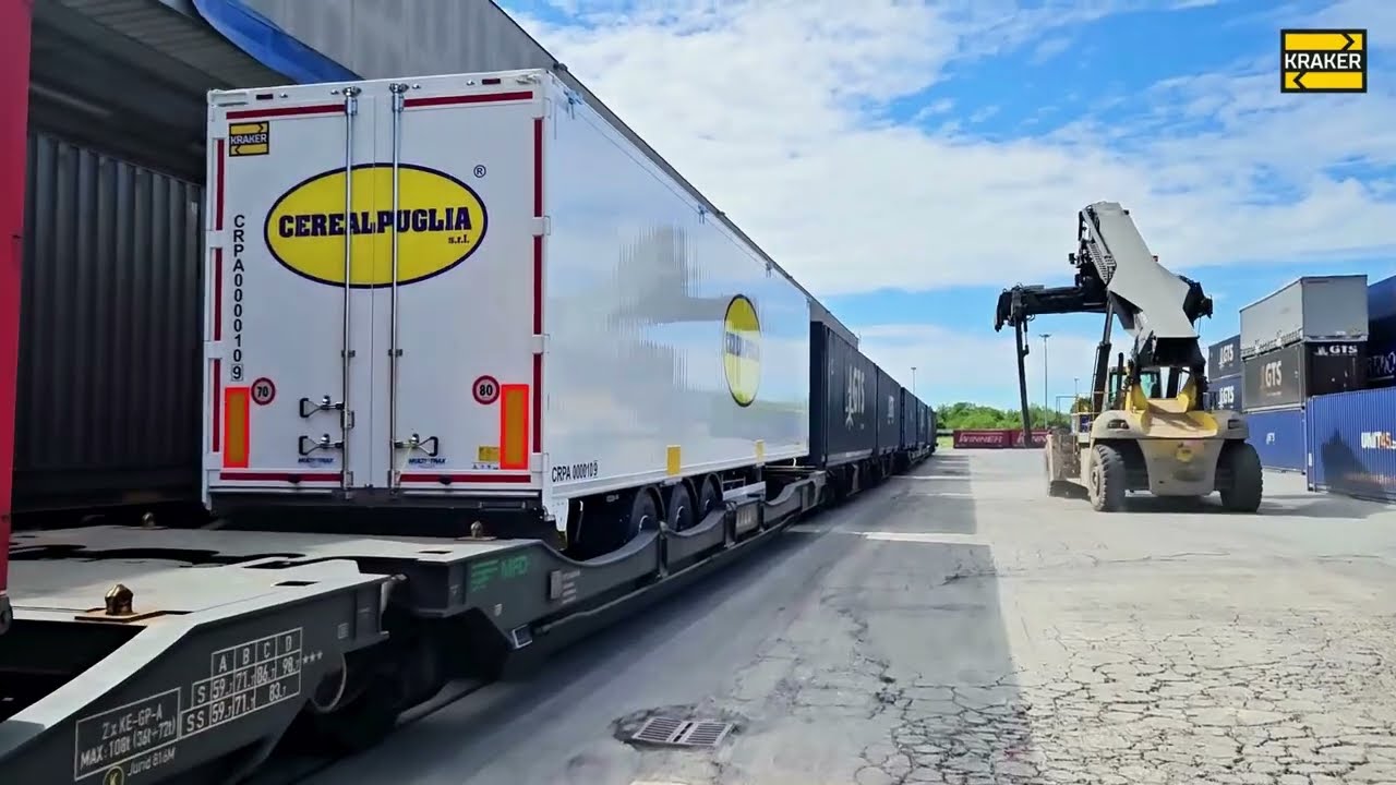 Kraker K-Force Moving Floor Trailer | Huckepack Intermodal Transport