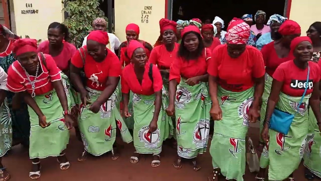 Coro de Mulheres Igreja Metodista Unida de Israel no Dondo