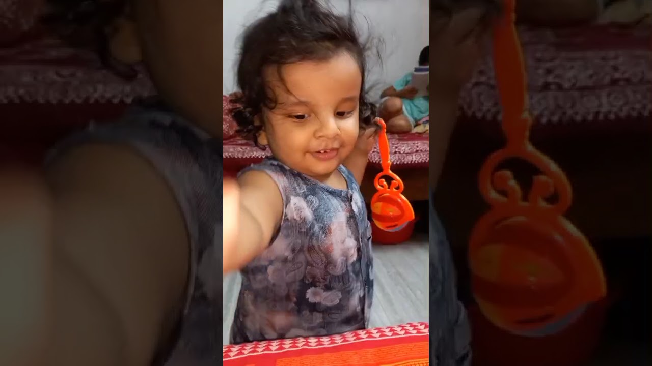 বর্ণাভ হাঁটি হাঁটি পা পা