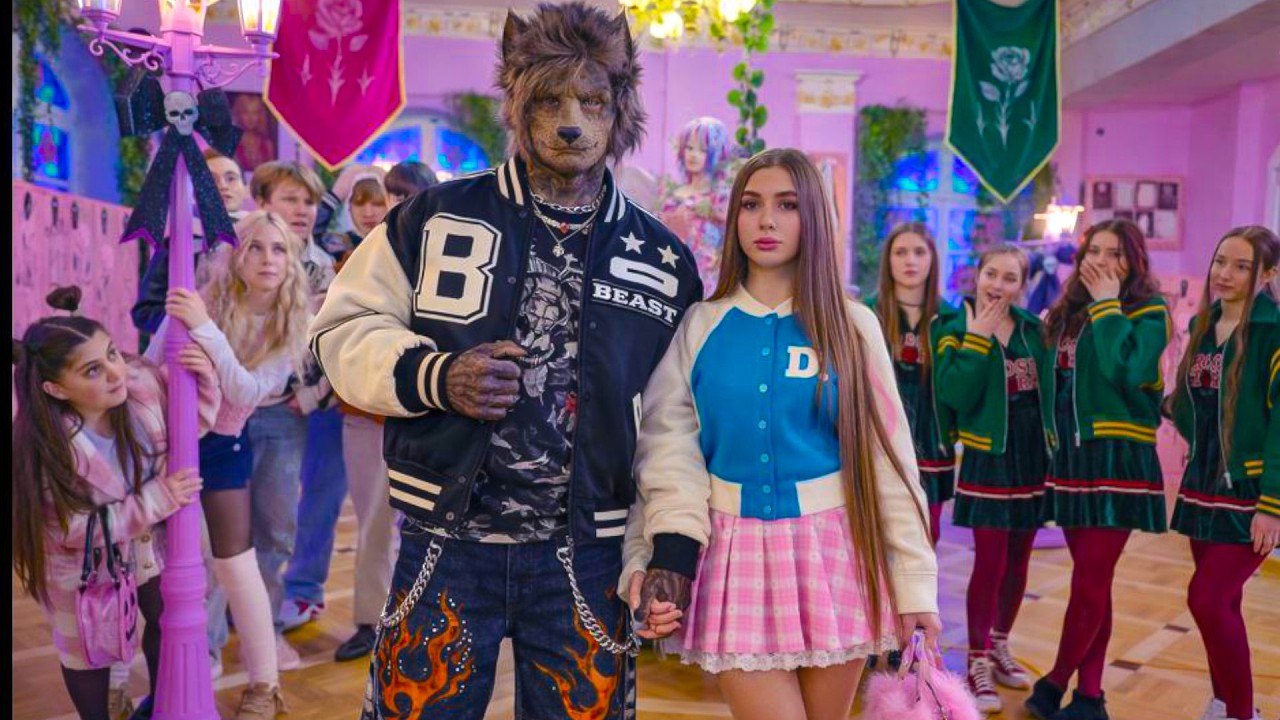 ¡DIANA HIZO UN MONSTRUO DE UN CHICO COMO EL PRINCIPAL ACCIDENTE DE LA ESCUELA!