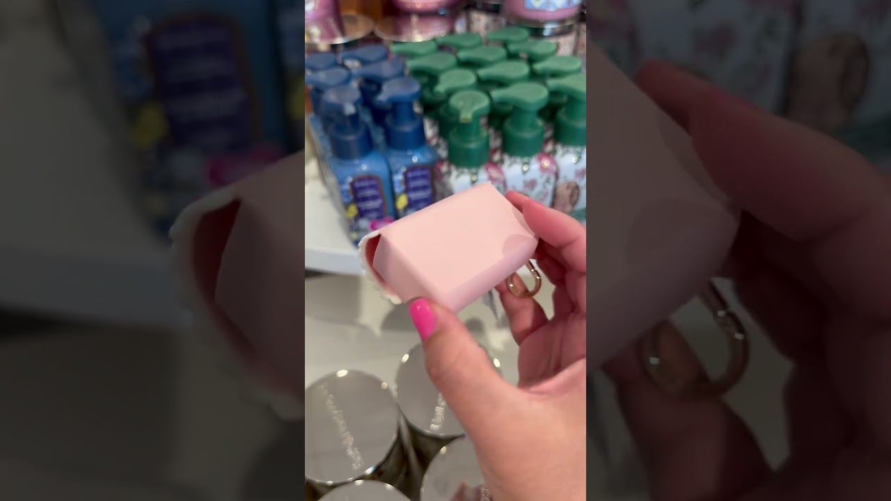 Bath and body works hand sanitizer holder 🎀