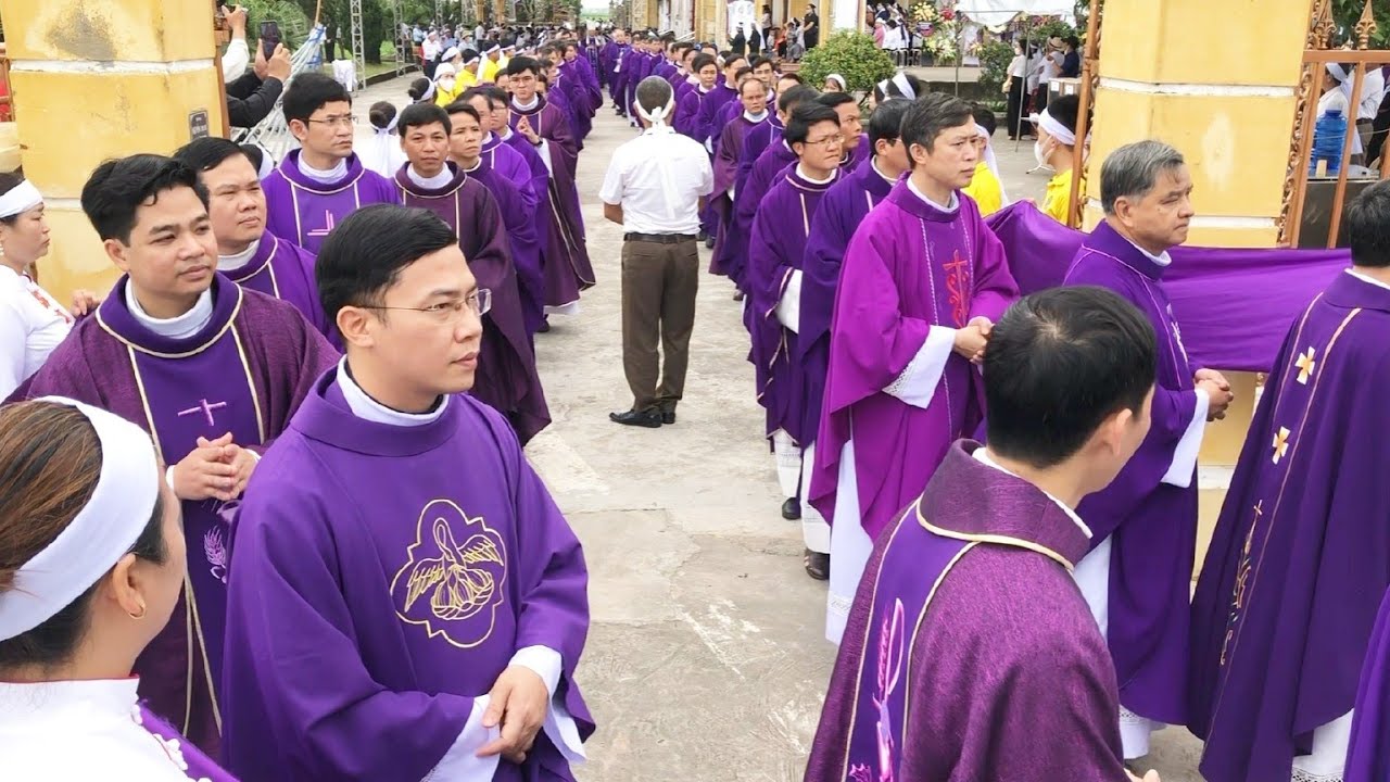 Đón Đoàn Lễ Nghi Vào Dâng Thánh Lễ An Táng Cha Cố Giuse Giáo Phận Bùi Chu Đức Cha Chủ Sự Thánh Lễ