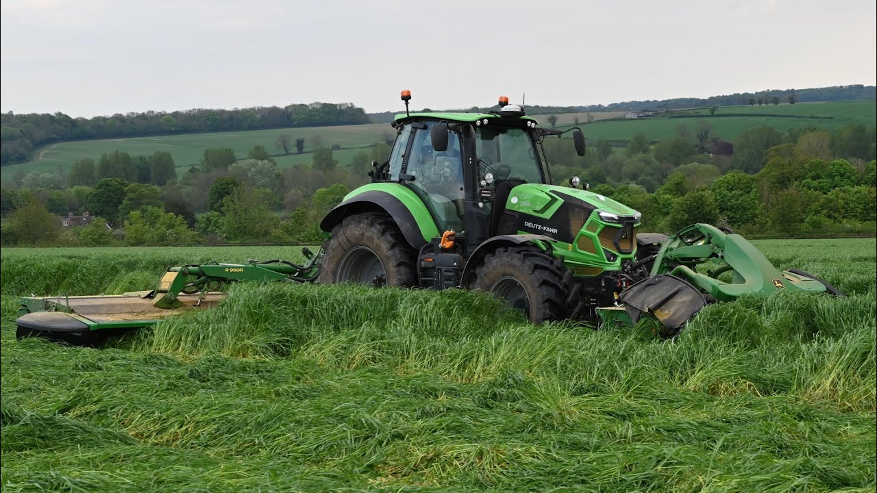 Silage 2024 - Mowing with Deutz Fahr & John Deere Triples