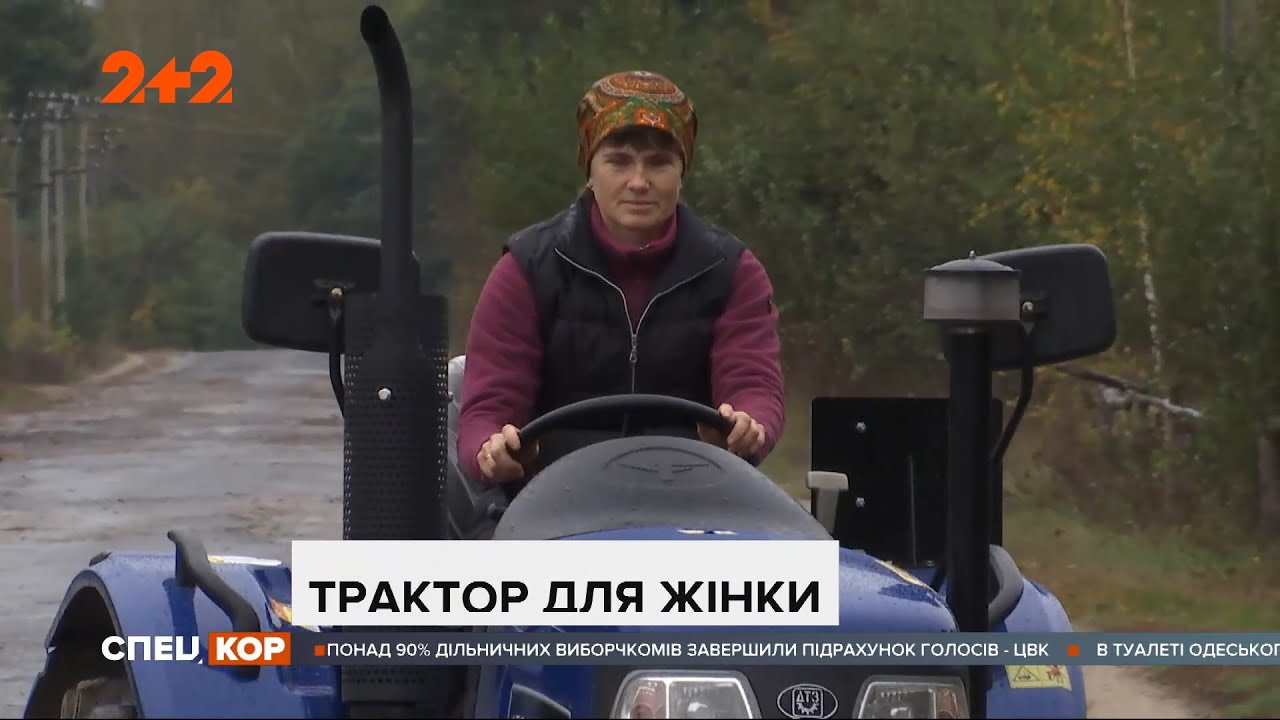 На Волыни женщины из села Малая Глуша научились управлять тракторами и теперь справляются с ними