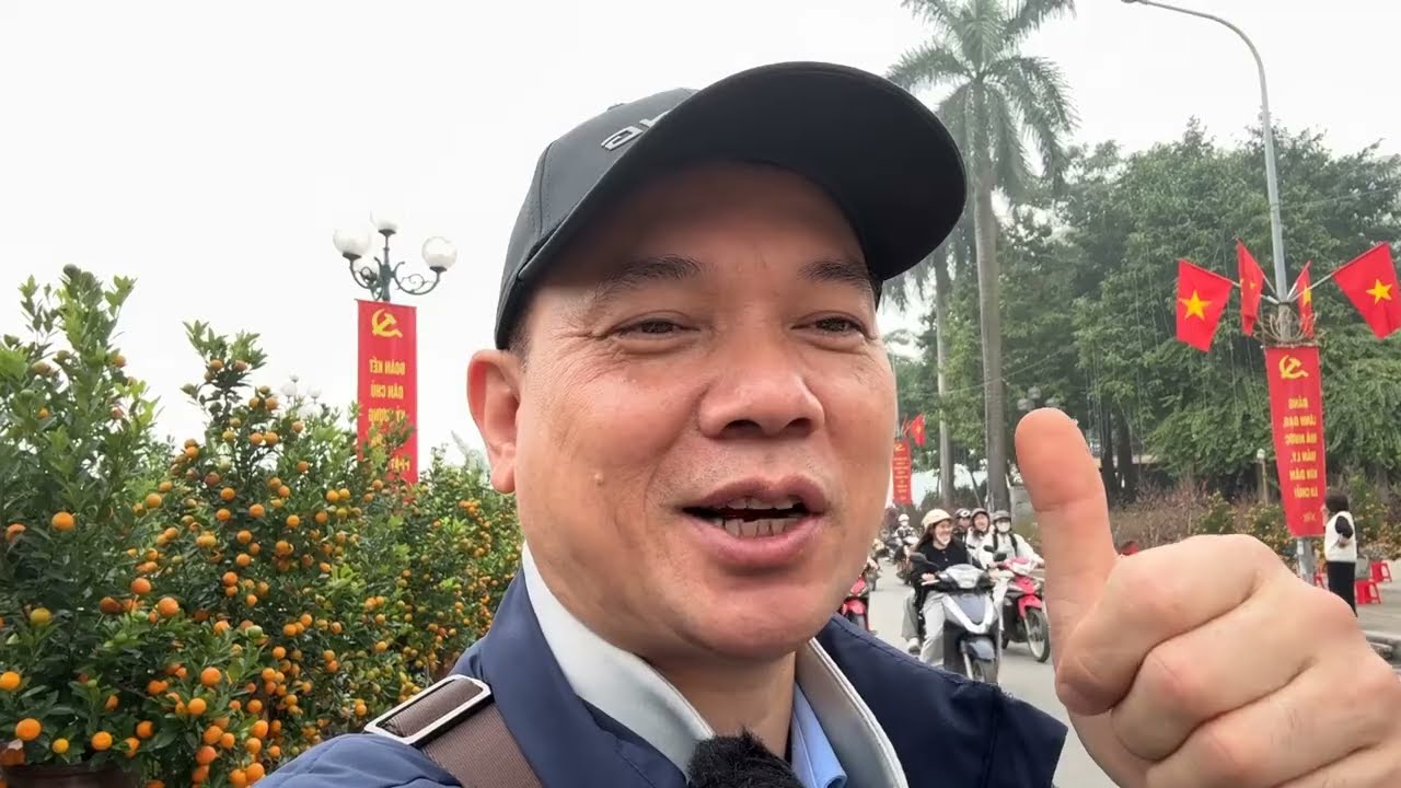 Chợ Hoa Tết 2026 rất đẹp nhưng có vẻ vắng. Khác thường  so với mọi năm. 