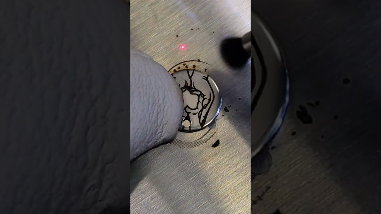 #lasergravur  eines 15mm Anh&auml;nger aus Edelstahl mit einem 30w #fiberlaser @monportlaser #monport