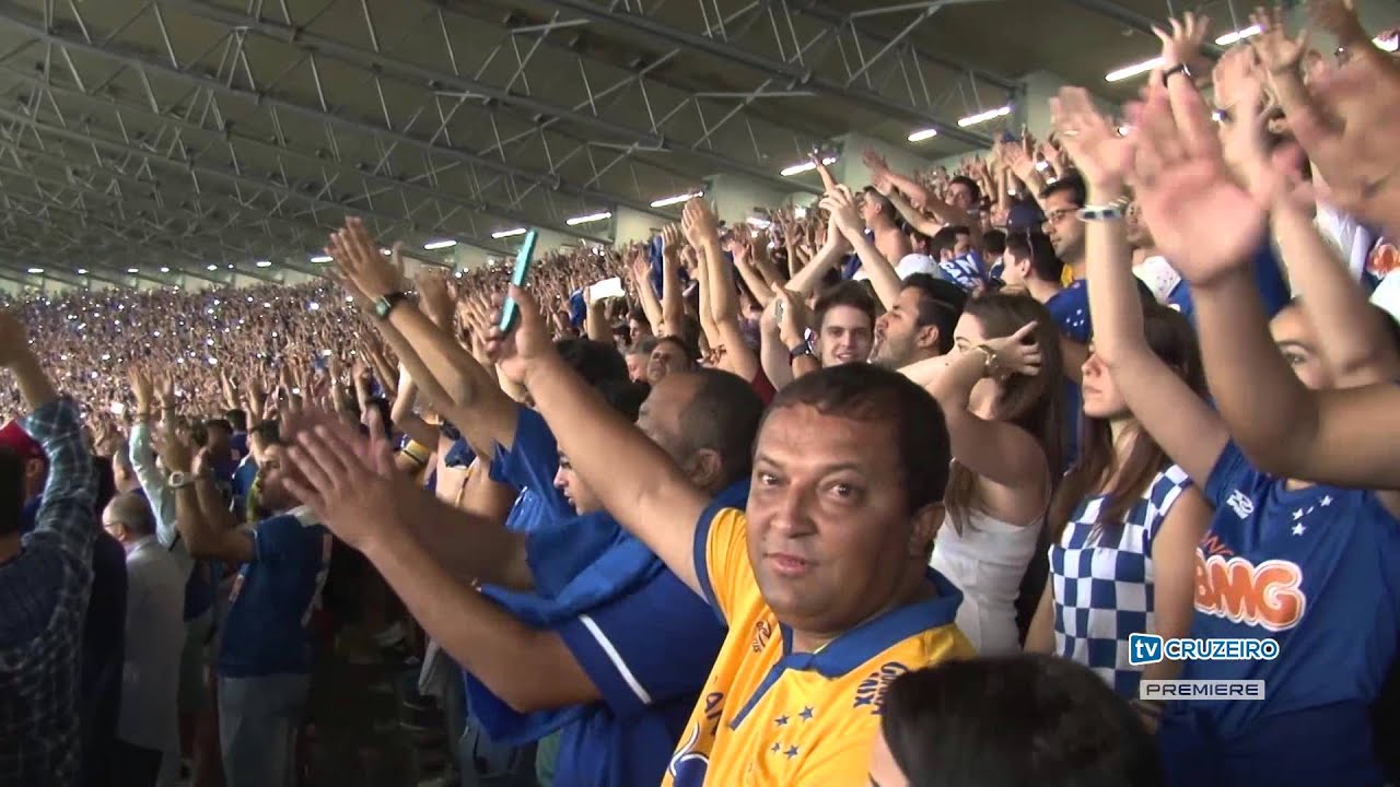 Direto da arquibancada: assista ao show da torcida celeste  no cl&aacute;ssico