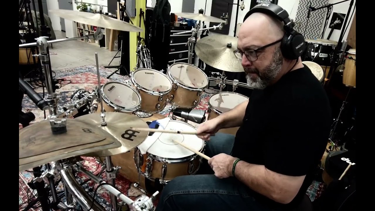 Erik Jiru Funk drumming: Rare Essence/body moves (Drum Cover) 🥁 
