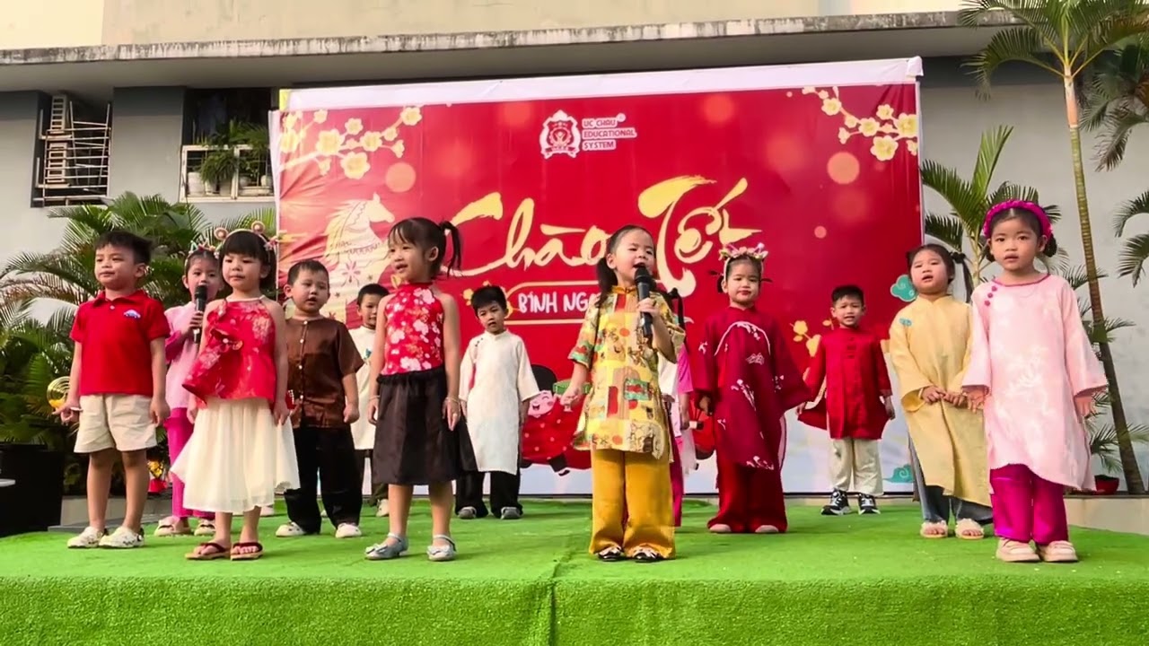 Tiết mục: mashup I love Tết Holiday + Happy New year - Lớp Super Stars + Shiny Stars 