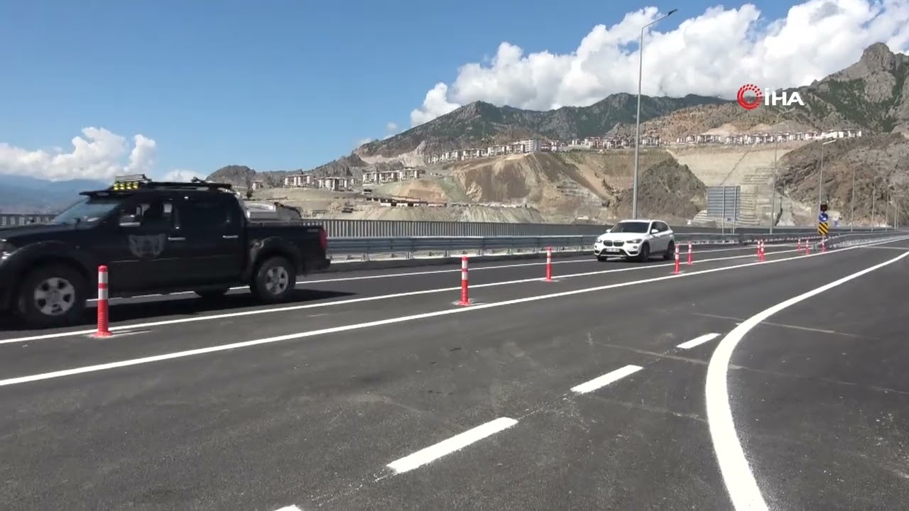 Artvin'de Yusufeli Merkez Viyadüğü hizmete açıldı: Ulaşım mesafesi 15,5 km kısalacak