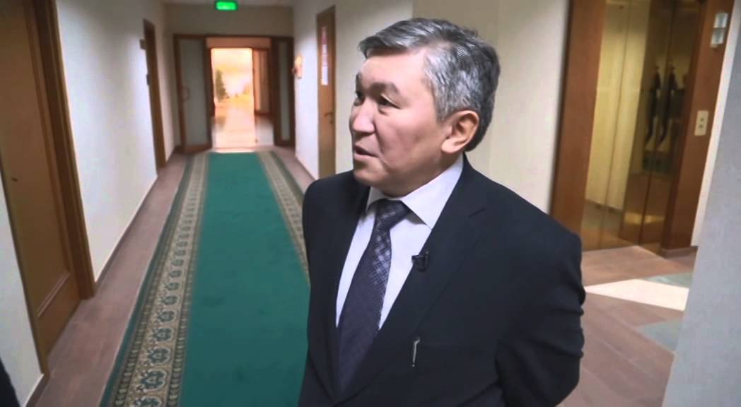 Парадный вход. Здание «КазМунайГаз»