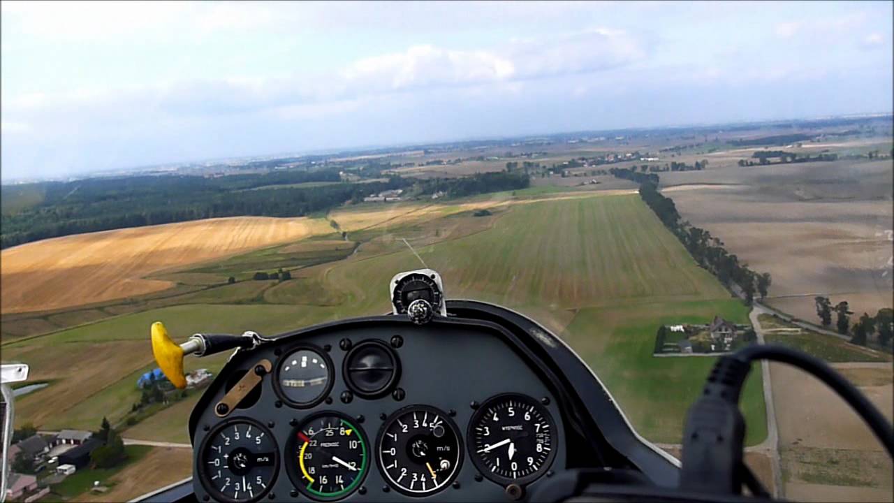 Glider outlanding / Lądowanie Juniorem w polu