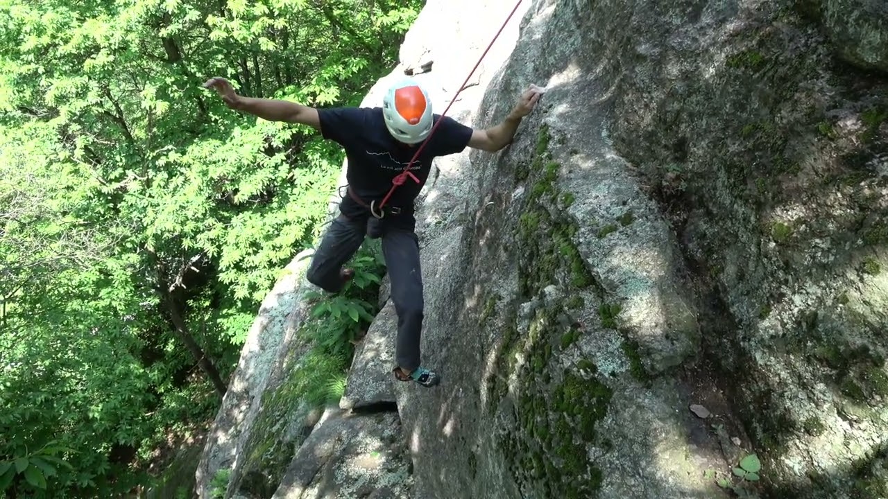 ARRAMPICATA   POSIZIONE DI RISPOSO SU TERRENO VERTICALE