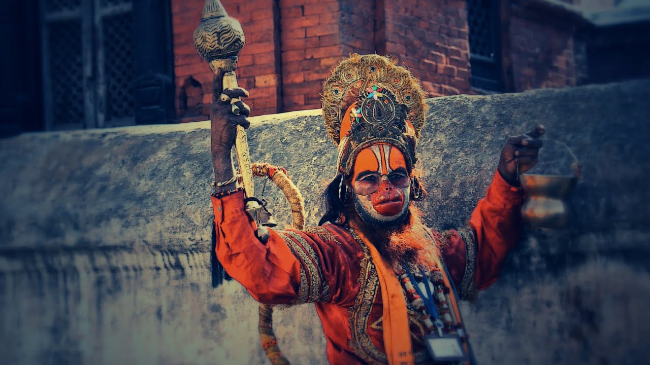 साथीहरूसँग पशुपतिनाथ मन्दिरको घुमघाम।