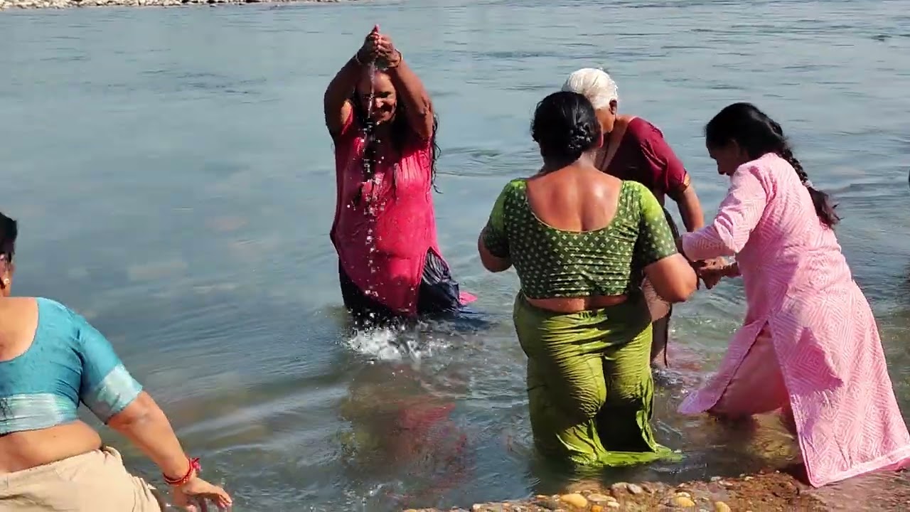 ताई ने किया बहनों के साथ एकादशी गंगा स्नान हरिद्वार @धनवंती हरियाणवी ताई🦚🗾💃🪴🔥👪🐛🪱🌄💃💃💃💃💃💃💃💥🙉👩‍❤️‍👨🙈🙈🙈🙊