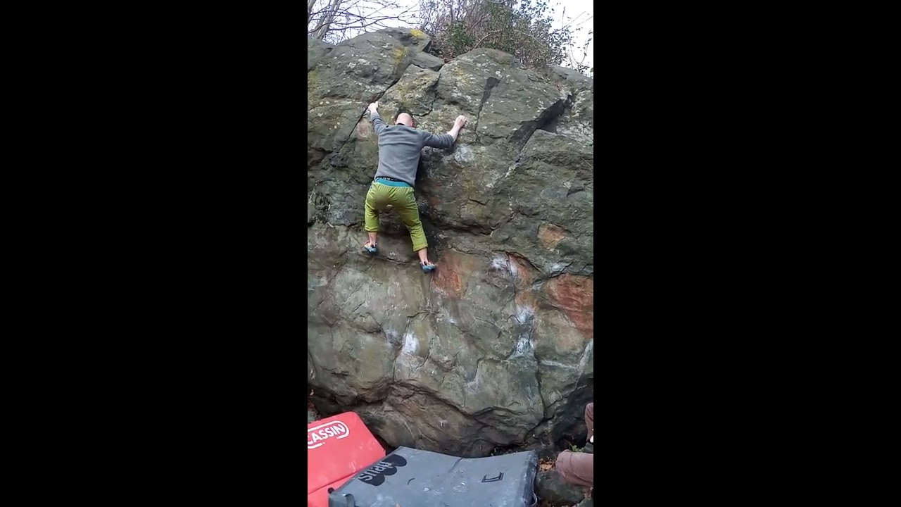 Nido di rovi 7a (v6) at Druidi Alto, Varazze