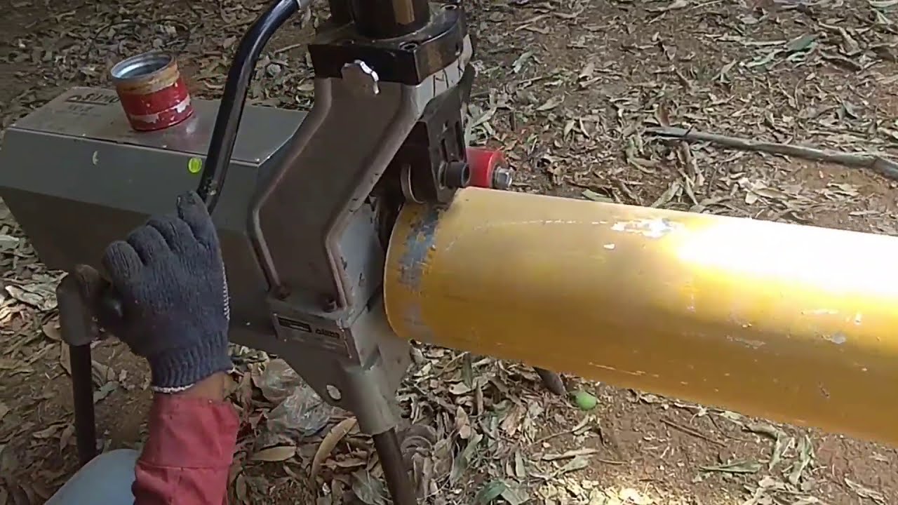 Pipe grooving machine