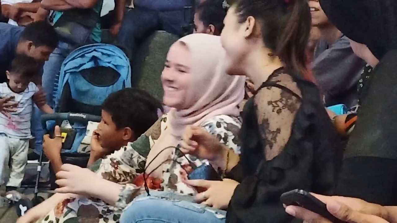 Mereka terus minta Uchop nyanyi.... Gemuruh