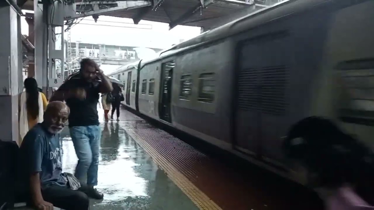 thane train station ticket counter se leke station in pe standing or running 🚂🚃🚃🚃 ki view
