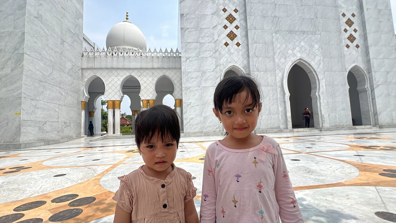 Masid Raya Sheikh Zayed Solo Surakarta MBZ