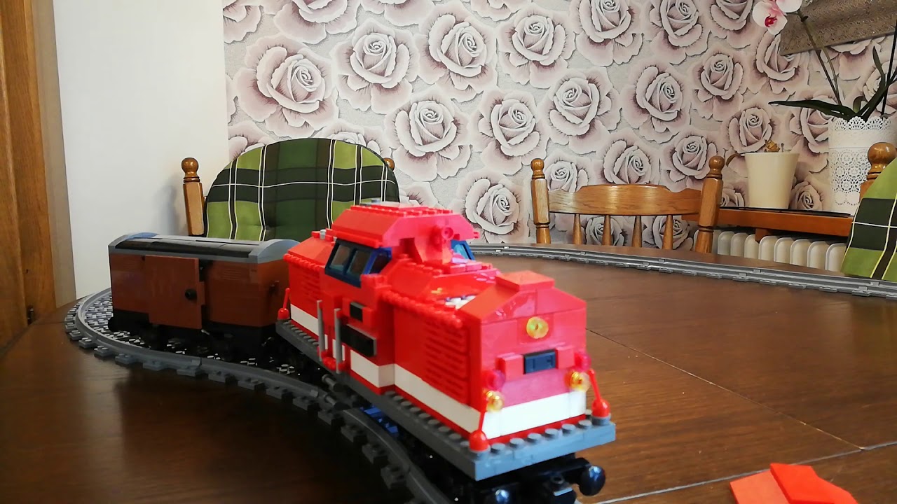 LEGO Eisenbahn Anlage MOC einer Lokomotive V 100 DR oder Baureihe 110,112, sp&auml;ter 201,202,204