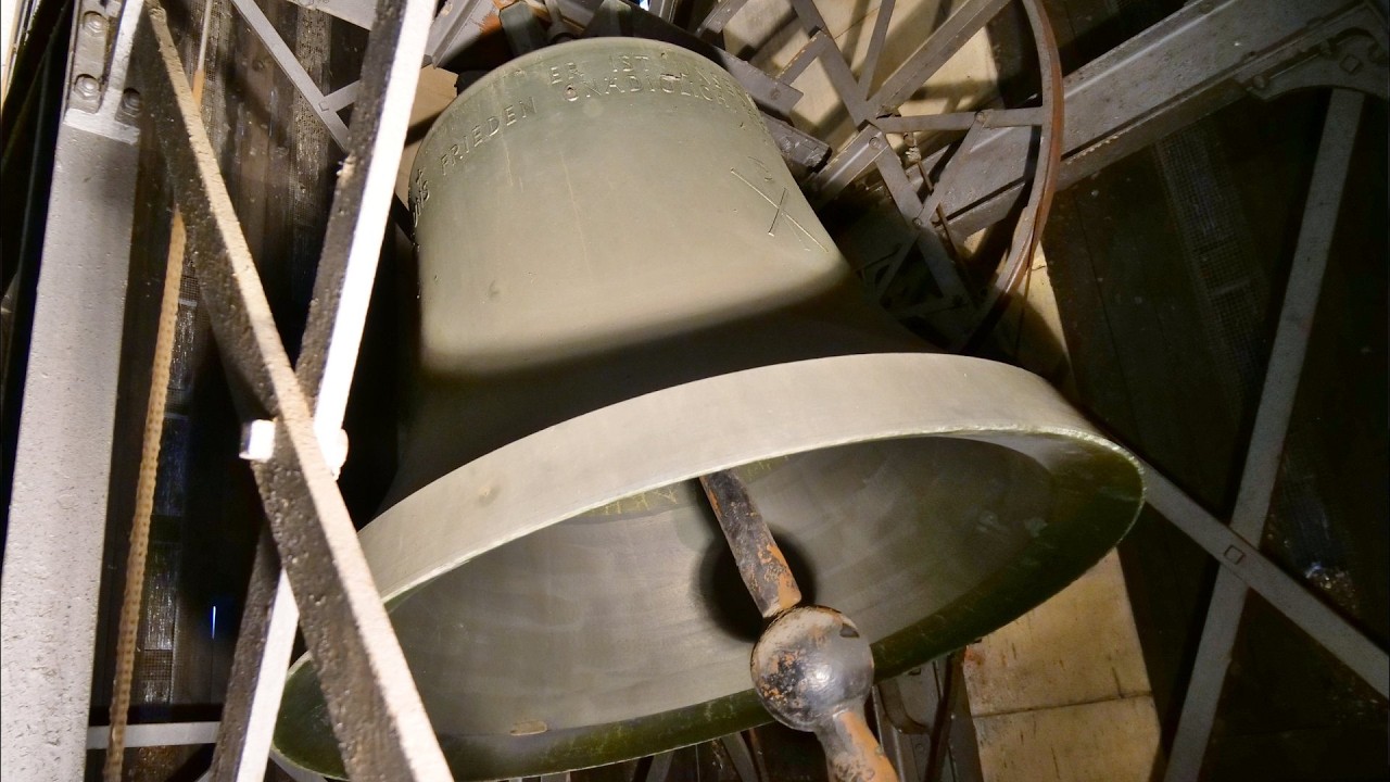 Stuttgart (D - BW) Die Glocken der Friedenskirche in Stuttgart Mitte
