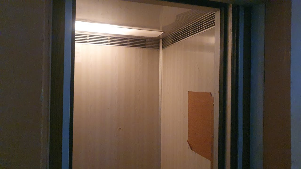 Белое купе | Лифт МЛЗ ≈1986 г.в., V=0.71 м/с, Q=320 кг (str. Gheorghe Asachi, 60/1, scară 1)
