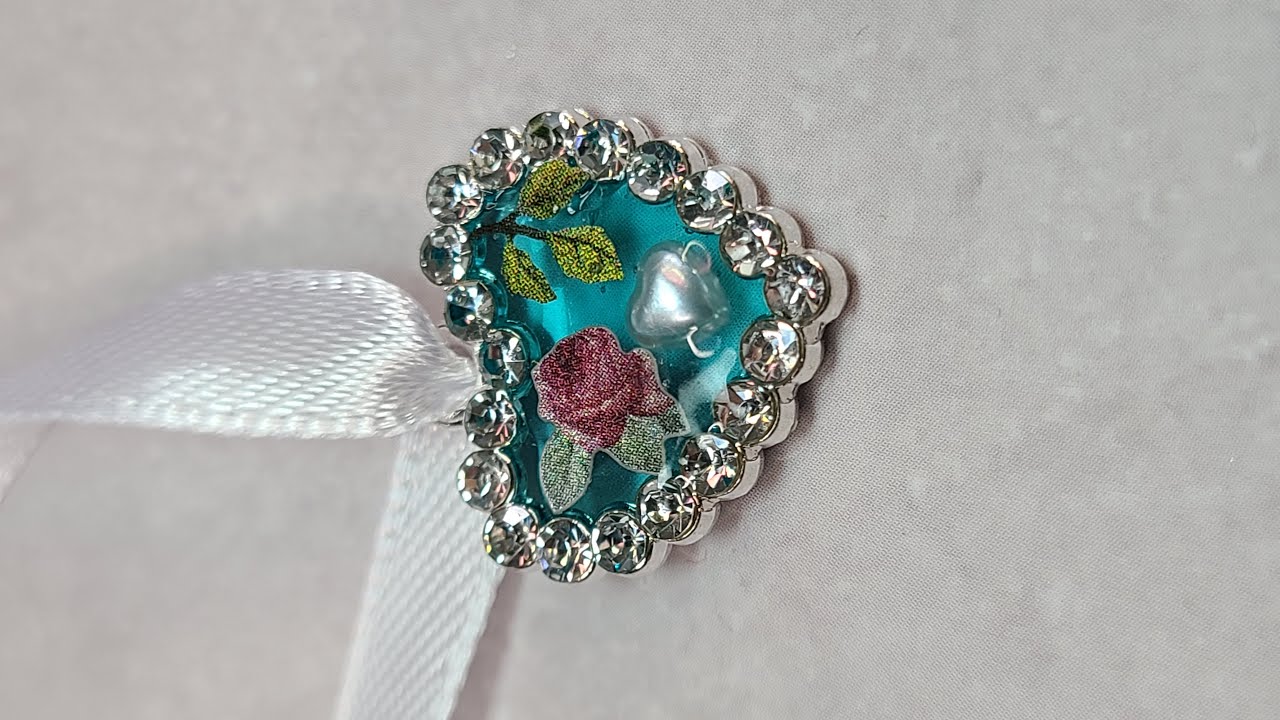 #4 Some fun with UV Resin... Making Pendants 🌼🌸💕 Reloaded with Closeup Pics at end.