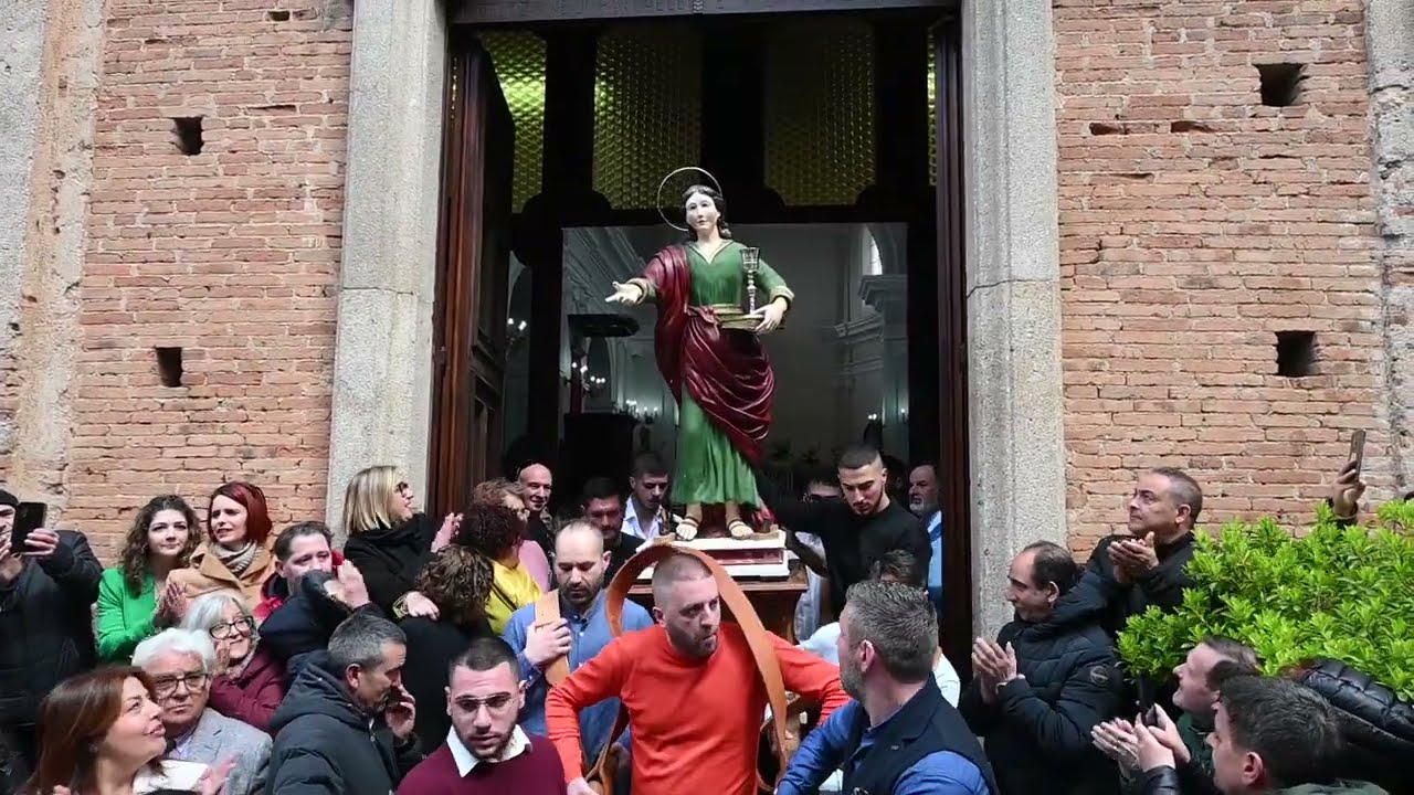 Arena Pasqua 2023. L'AFFRONTATA. Chiesa parrocchiale. Uscita processione di S. GIOVANNI.