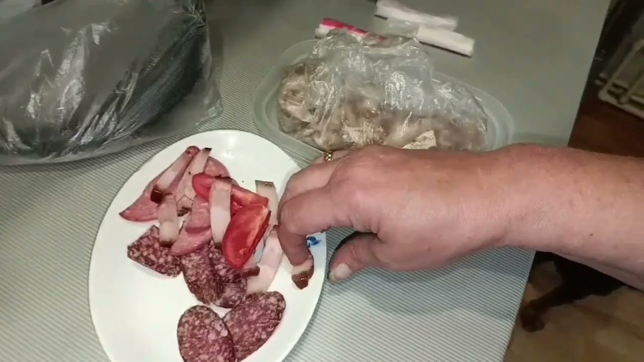 ЗАНИМАЕМСЯ ДОМАШНИМИ ДЕЛАМИ /ДЕНЬ ЖИЗНИ В ДЕРЕВНЕ / ЛАЙФХАК! ЧЕМ СТИРАЮ БЕЛЫЕ КРАСОВКИ👍