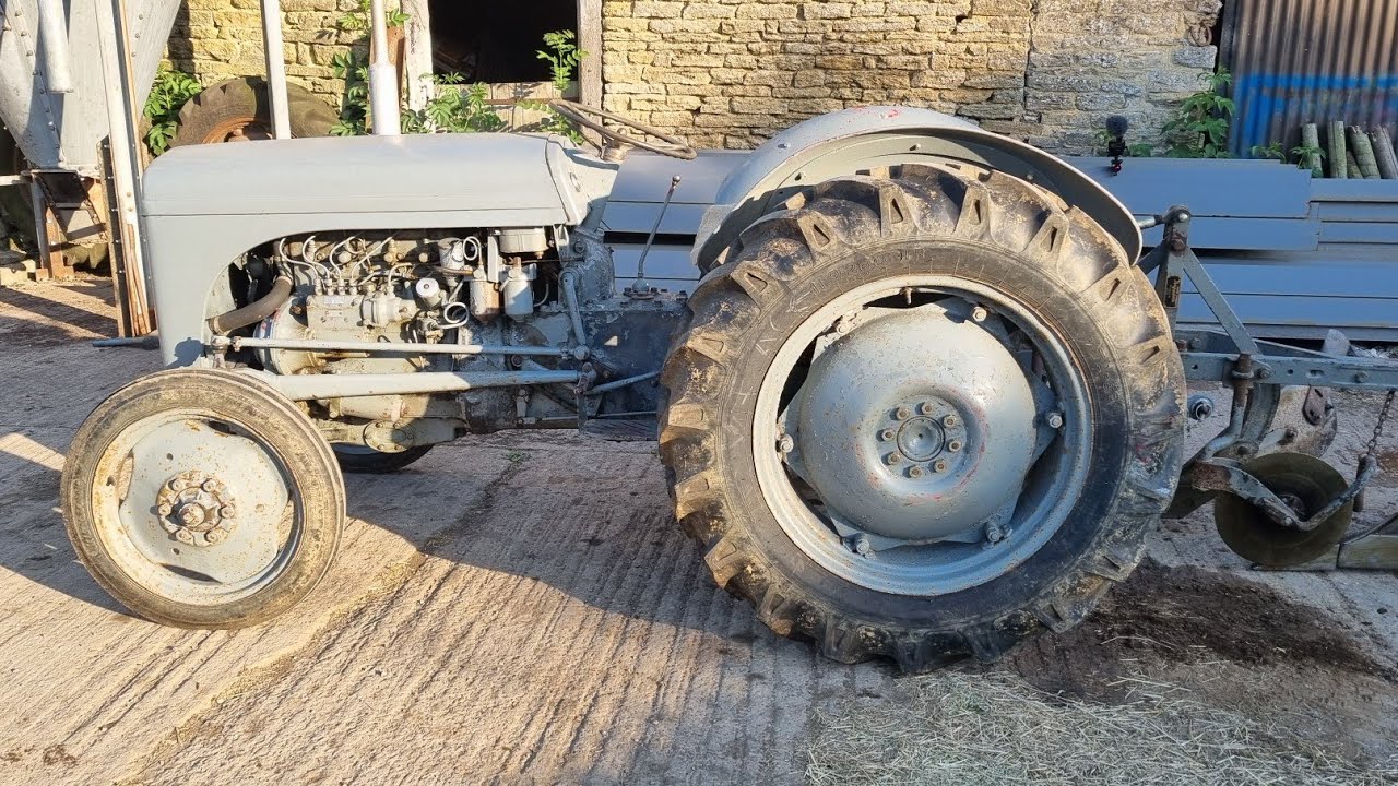 Vintage Thursday. Ferguson TE 20 tractor clutch adjustment.