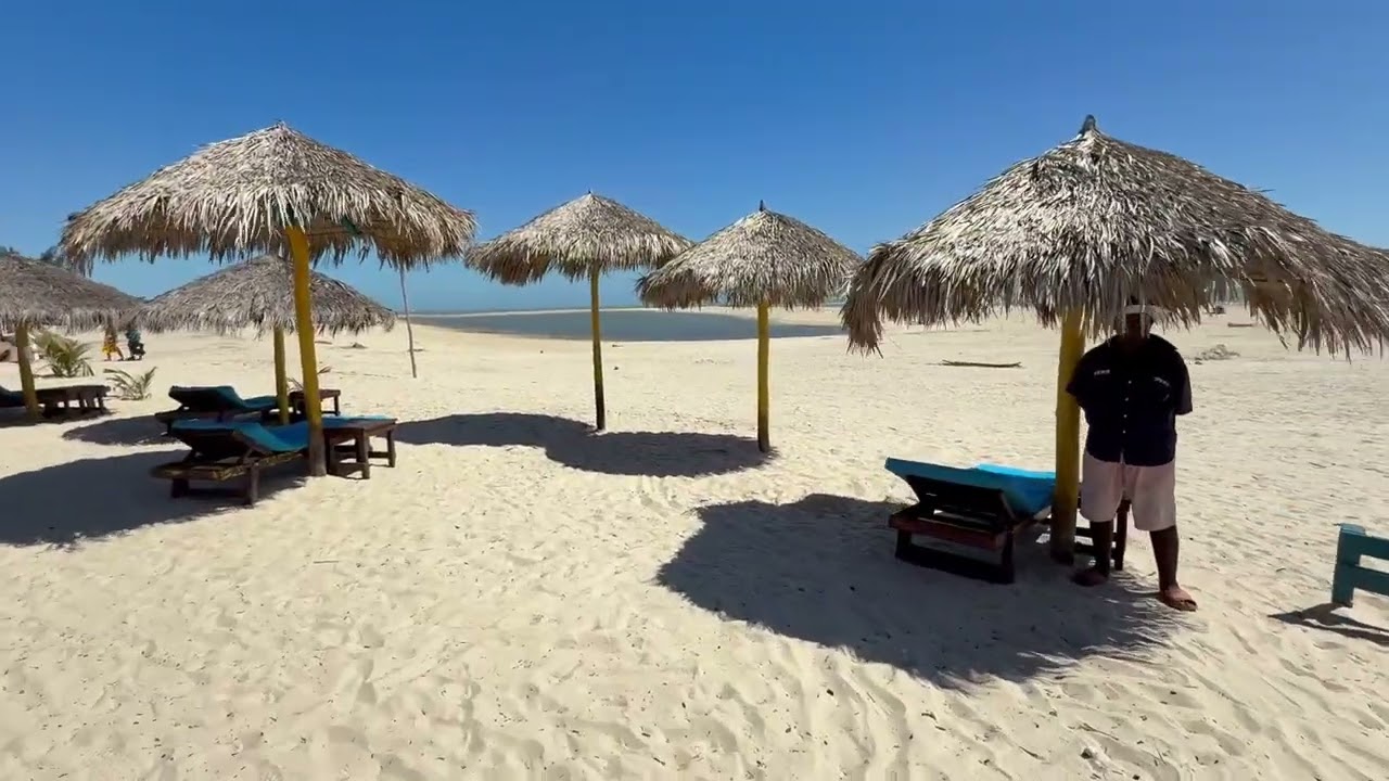 Madagascar: Morondava - Beach Lunch