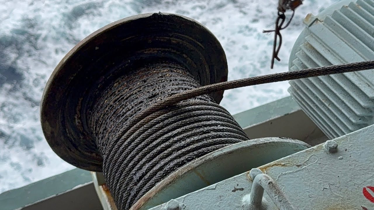 How to change gangway wire of a 11000TEU container vessel