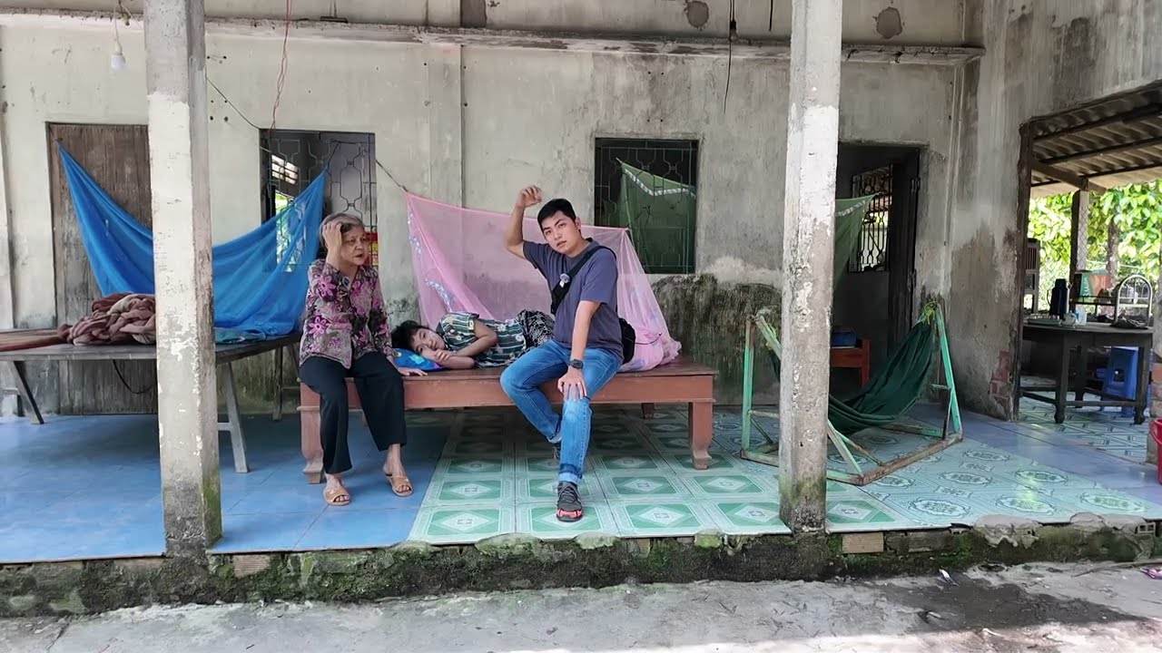 Cọc tiền khủng sau 10 tiếng hay tin bà lão 69 tuổi tìm xuống sông vì nhà không có gạo ăn | Phong Bụi