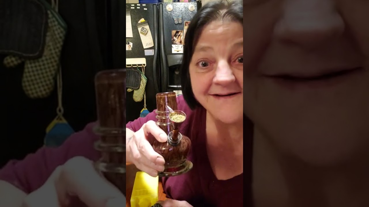 Ice Bong challenge maybe hmm clouds for miles 💚💨