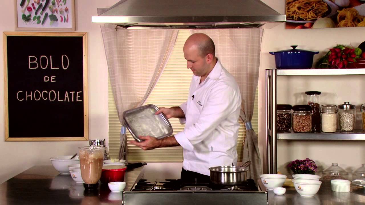 Bolo de chocolate de liquidificador - Tudo Gostoso