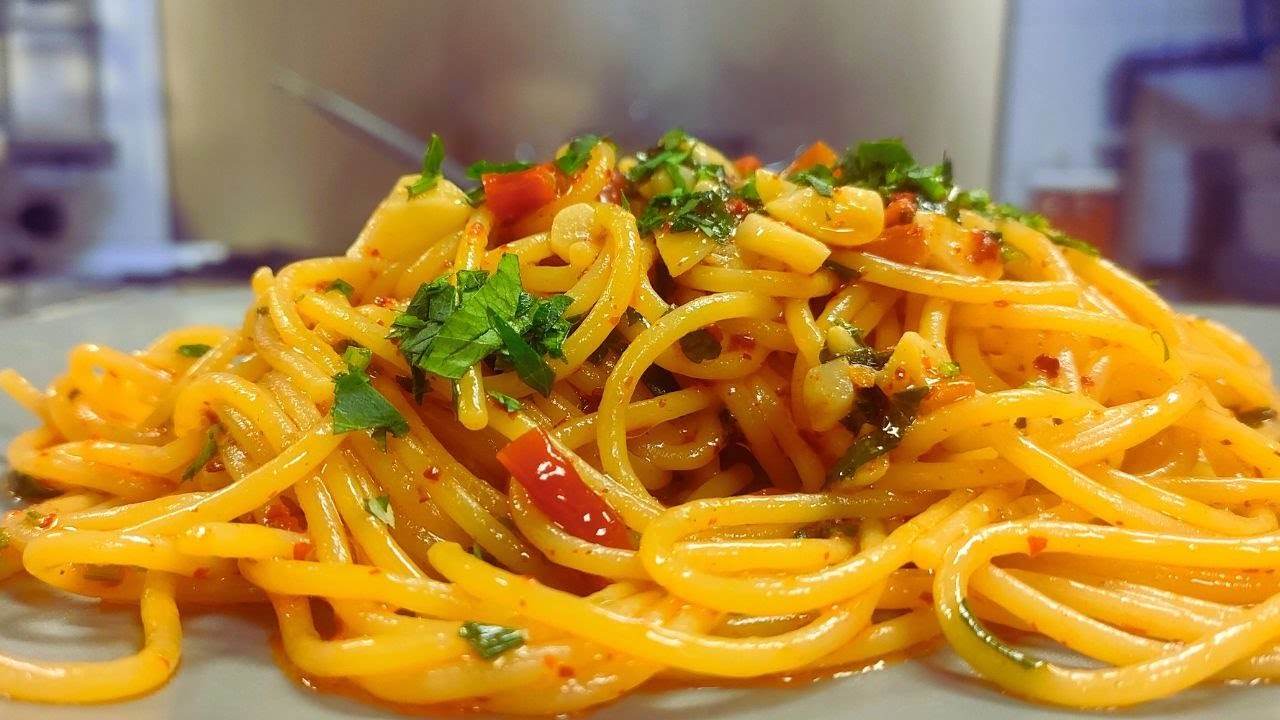 Spaghetti Aglio e Olio Recipe | Authentic Italian Garlic Pasta