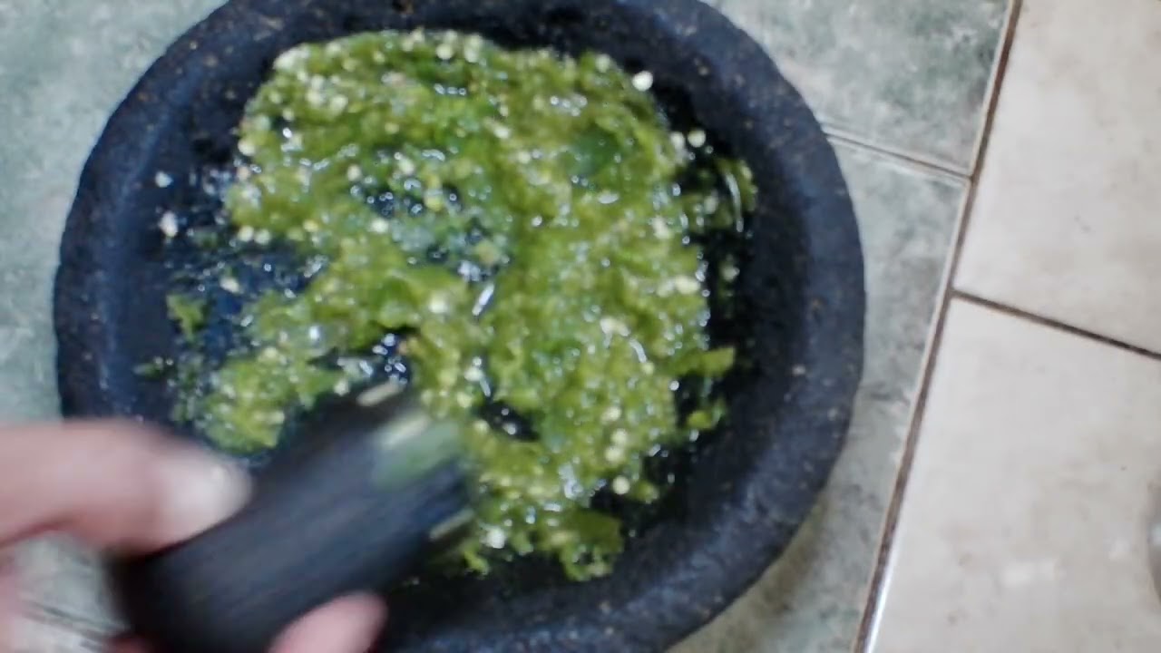 Charales con huevo en salsa tatemada