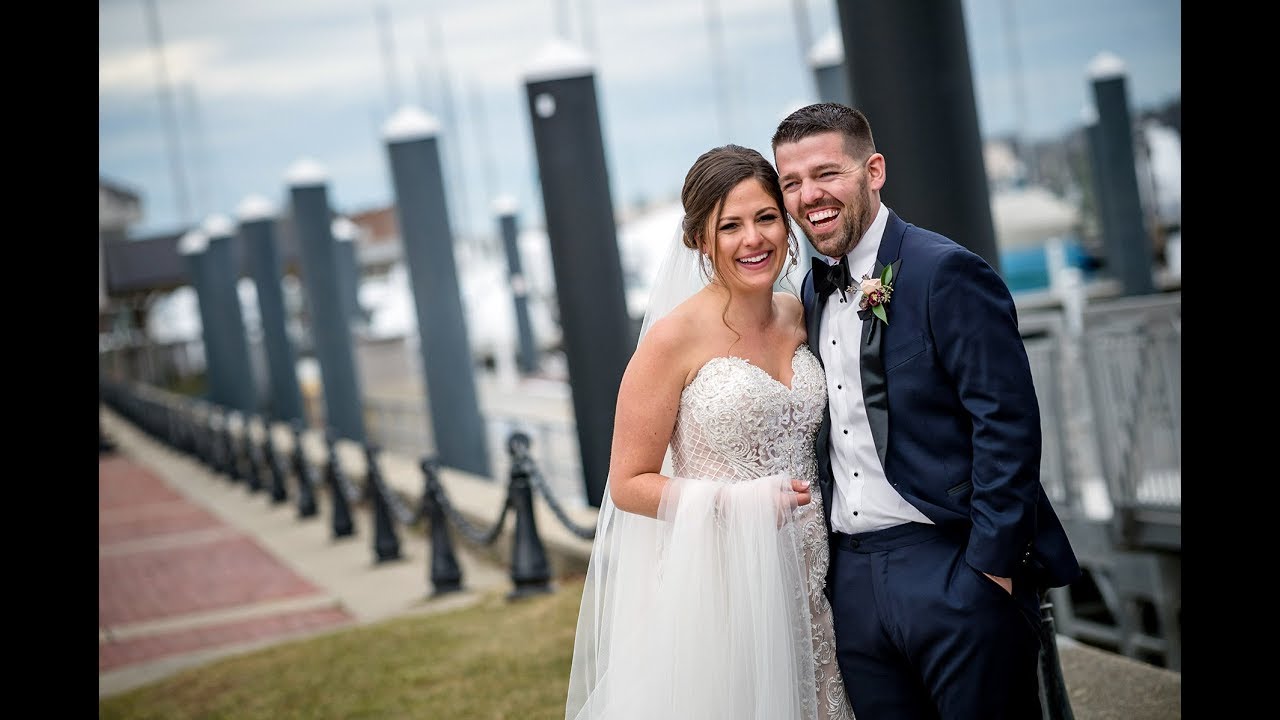 Newport RI wedding at OceanCliff Resort | Amanda and Elliot
