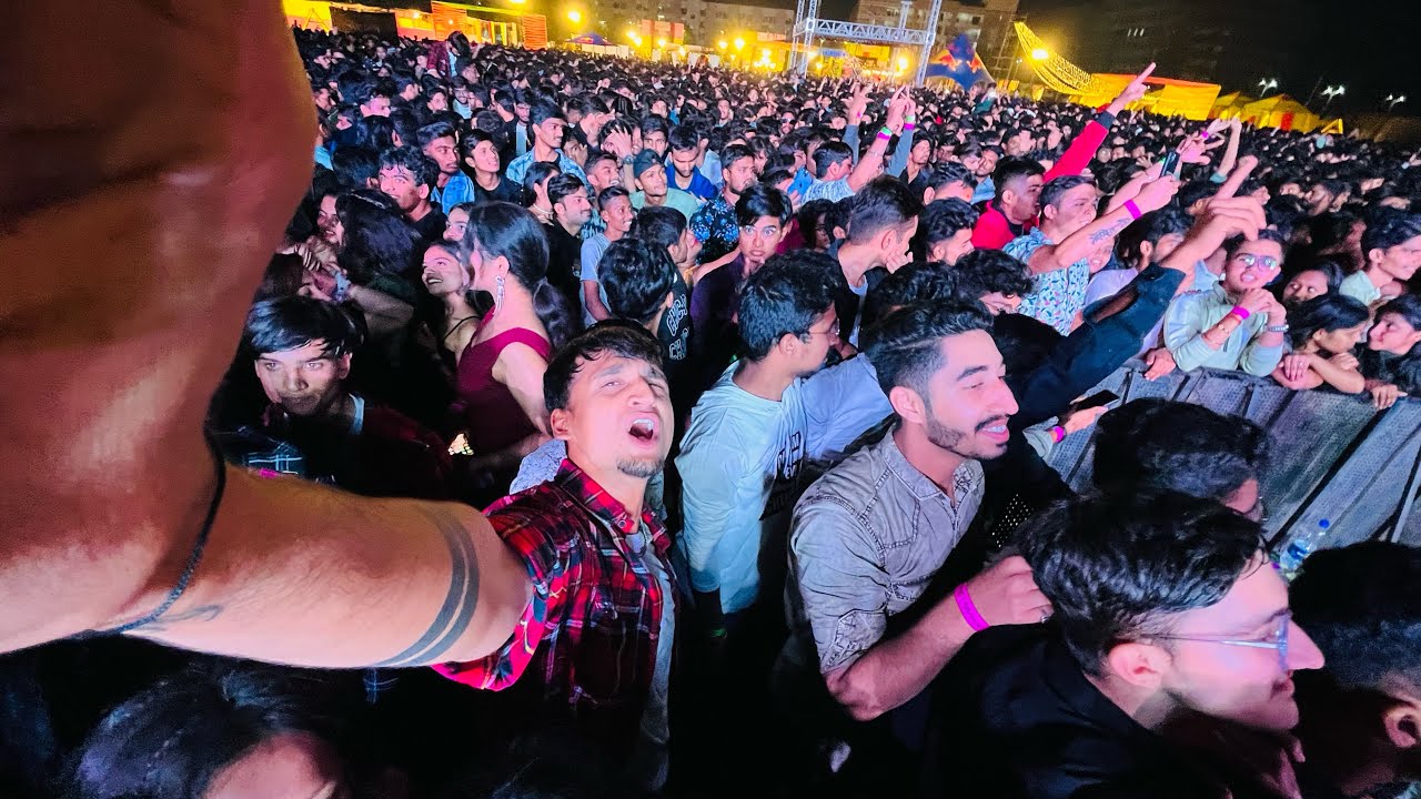 Finally College Mein Freshers Fest Celebration Hua | Parul University