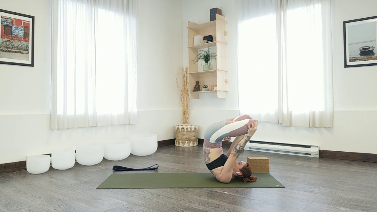 Tutoriel Ashtanga : 34/36 - Demi-lotus inversé, embryon inversé, poisson, jambes relevées