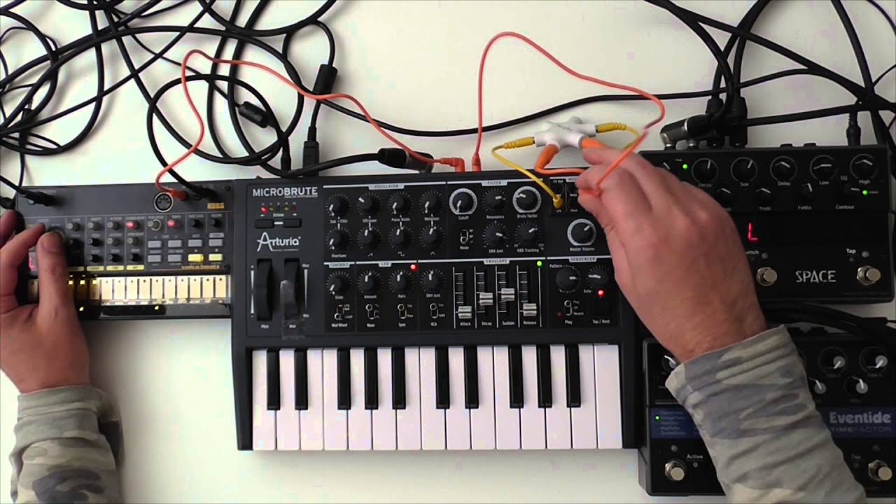 MicroBrute / Volca Beats - Minimal Bass-2 ( Random Stitch )