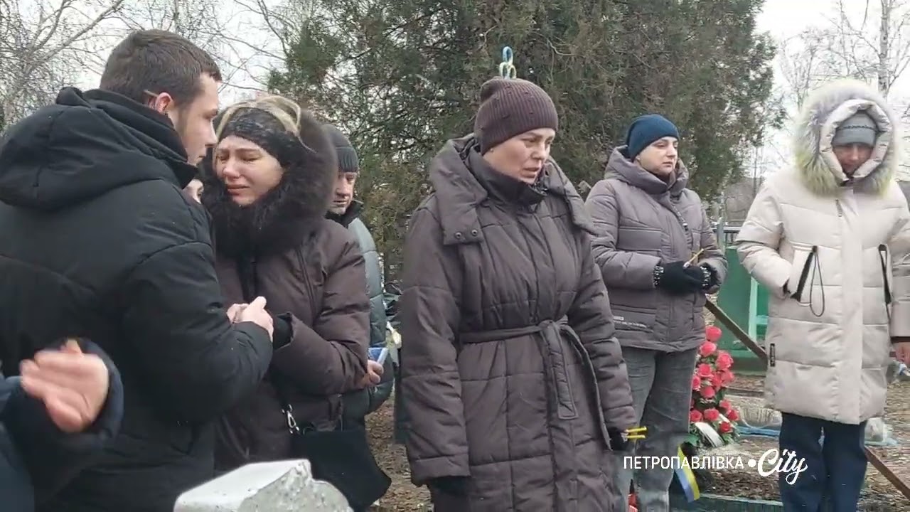 На щиті Віталій Білецький з села Шевченка